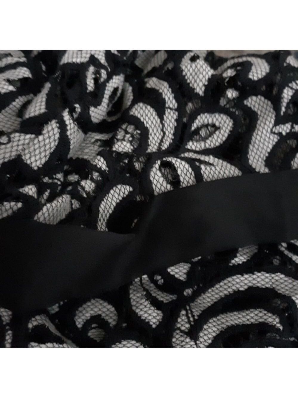 ExpressāSeeThuĀ Blouse - Picture 8 of 8
